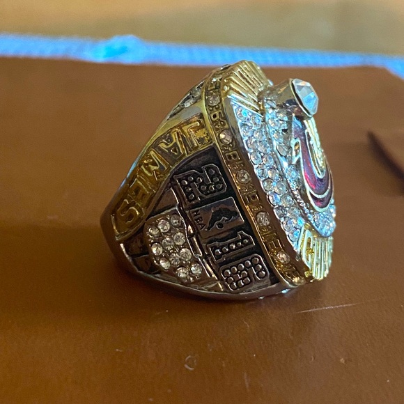 LeBron James Championship Ring - Picture 3 of 10